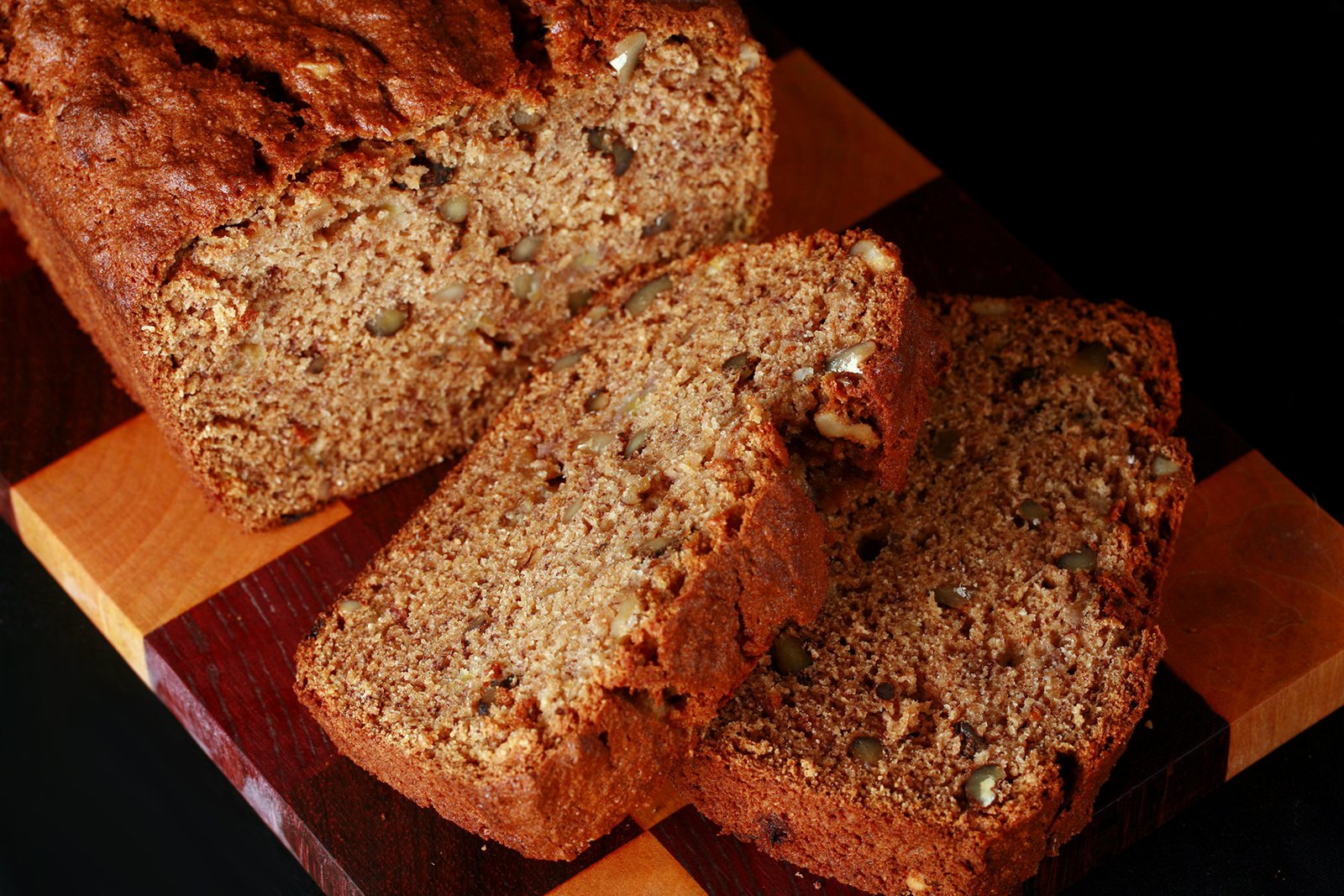 How can you make soft and moist gluten-free banana bread at home?